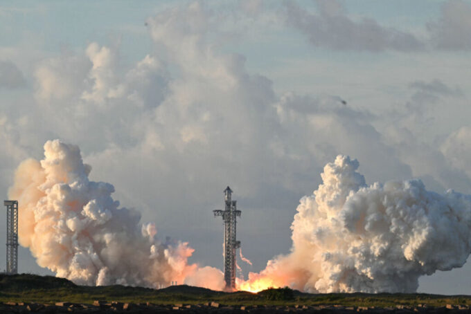 week-in-photos:-flydubai-flight-rescued,-spacex-starship-flight-14,-and-us-military-withdrawal-from-iraq