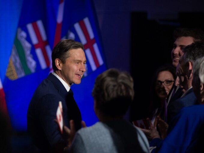 poilievre’s-popularity-lags-behind-his-party,-but-few-options-on-the-horizon,-new-poll-finds